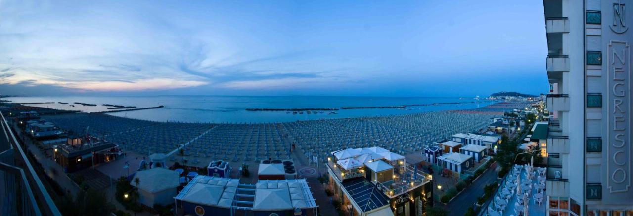 Hotel Negresco Cattolica Bagian luar foto