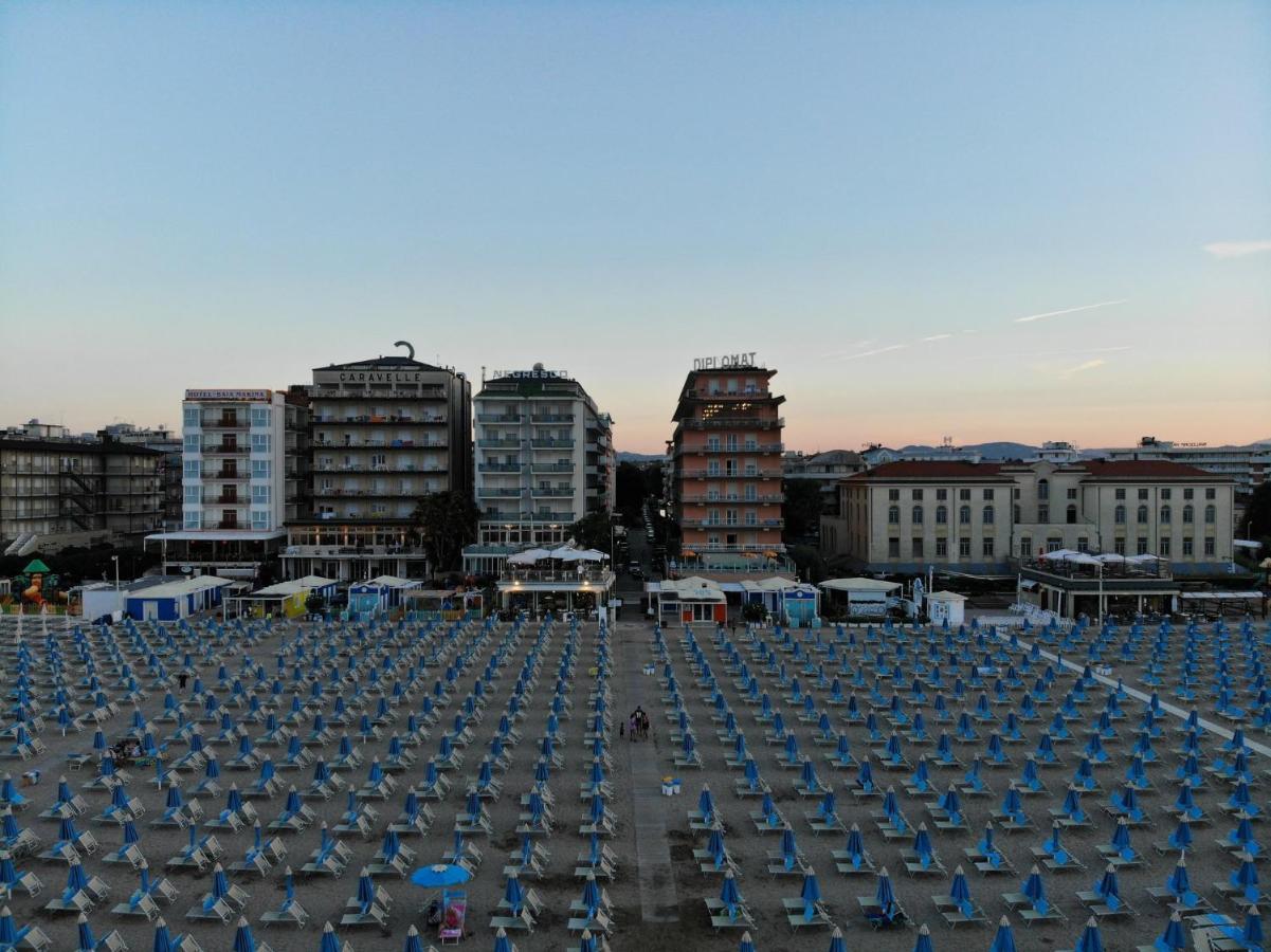Hotel Negresco Cattolica Bagian luar foto