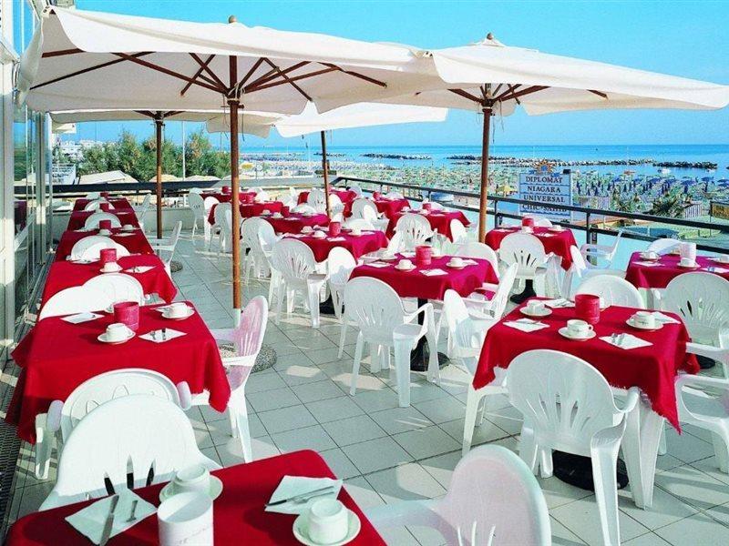 Hotel Negresco Cattolica Bagian luar foto