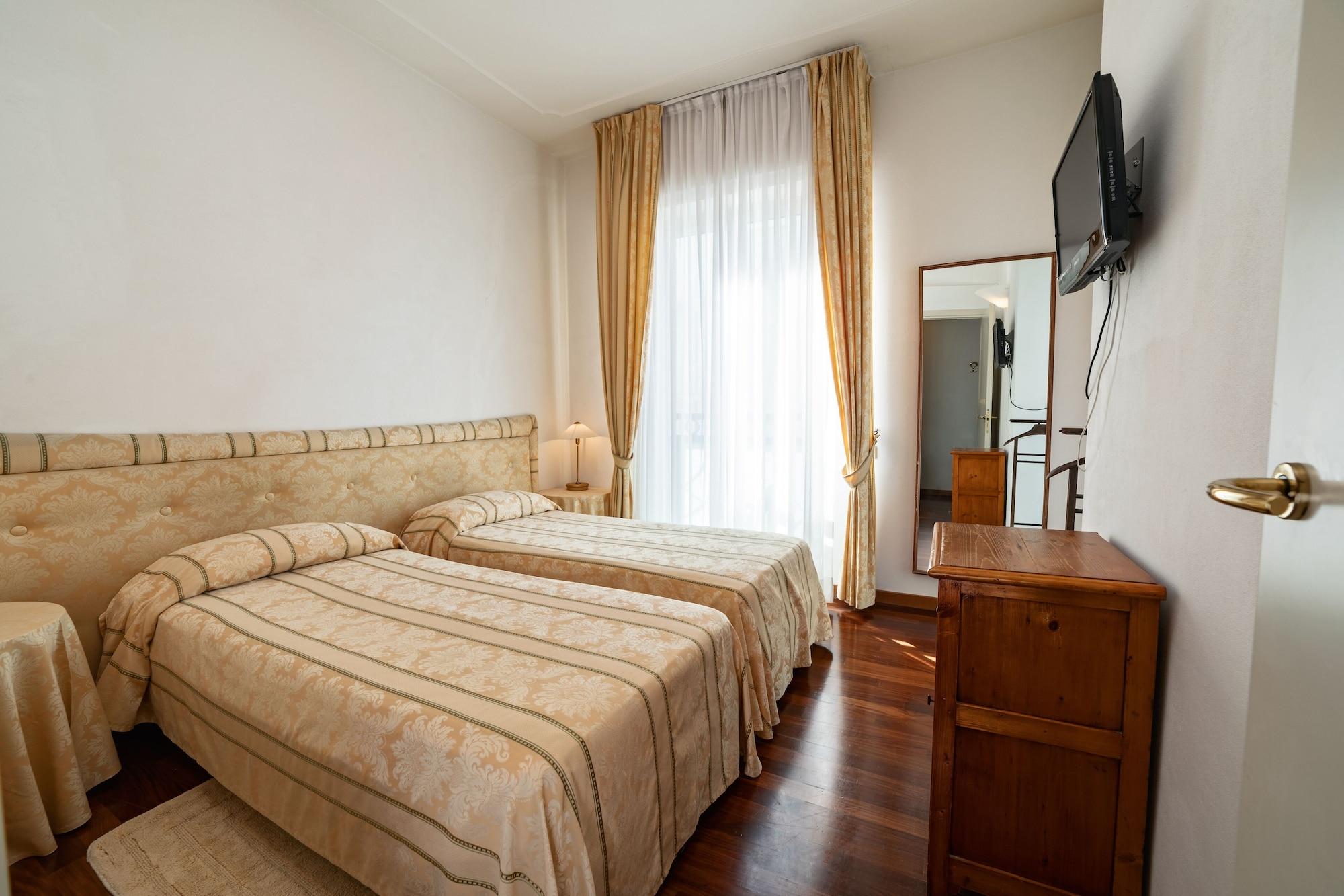 Hotel Negresco Cattolica Bagian luar foto