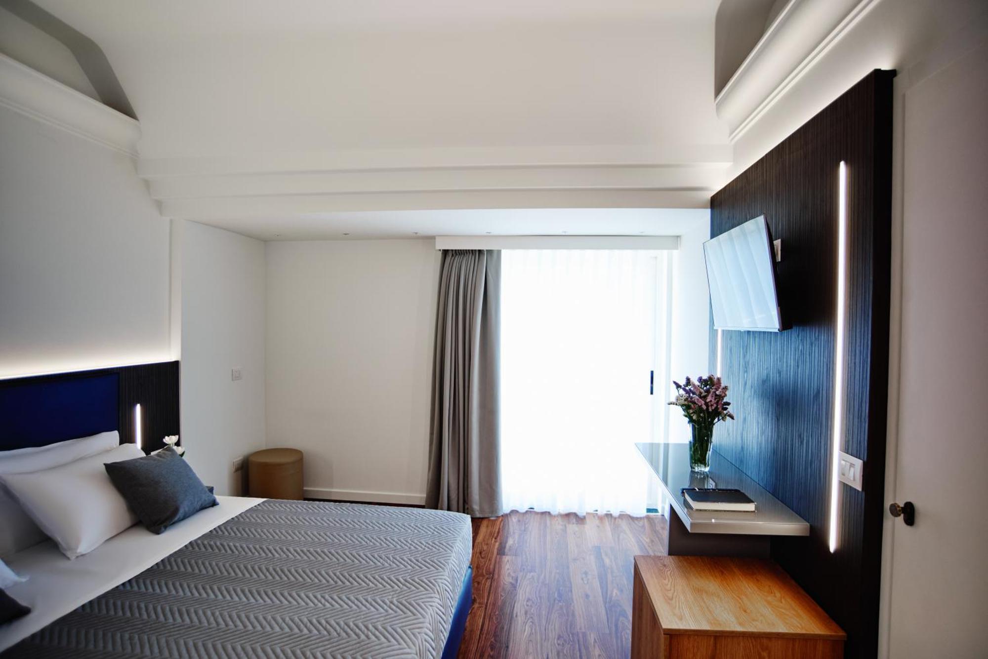 Hotel Negresco Cattolica Bagian luar foto