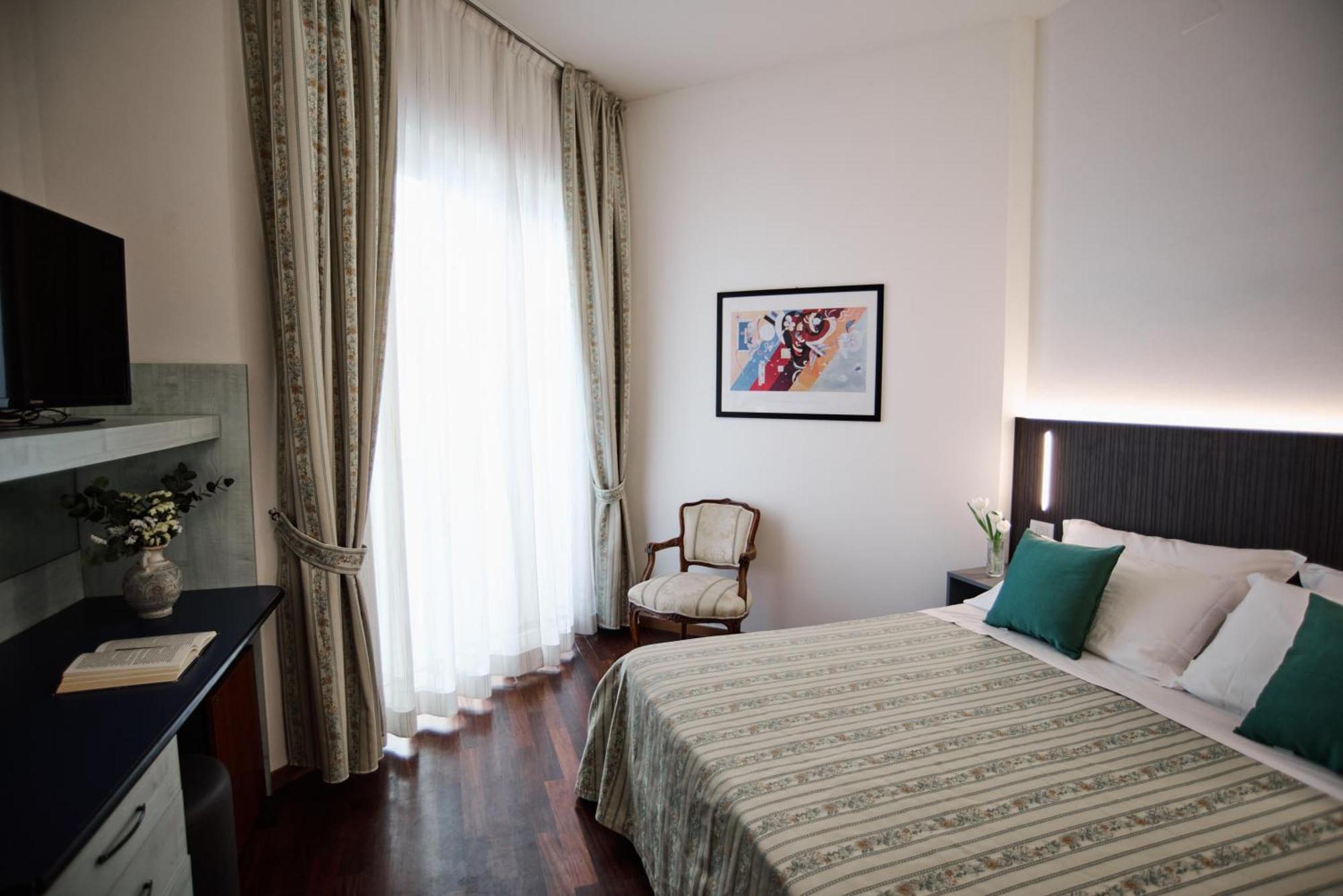 Hotel Negresco Cattolica Bagian luar foto