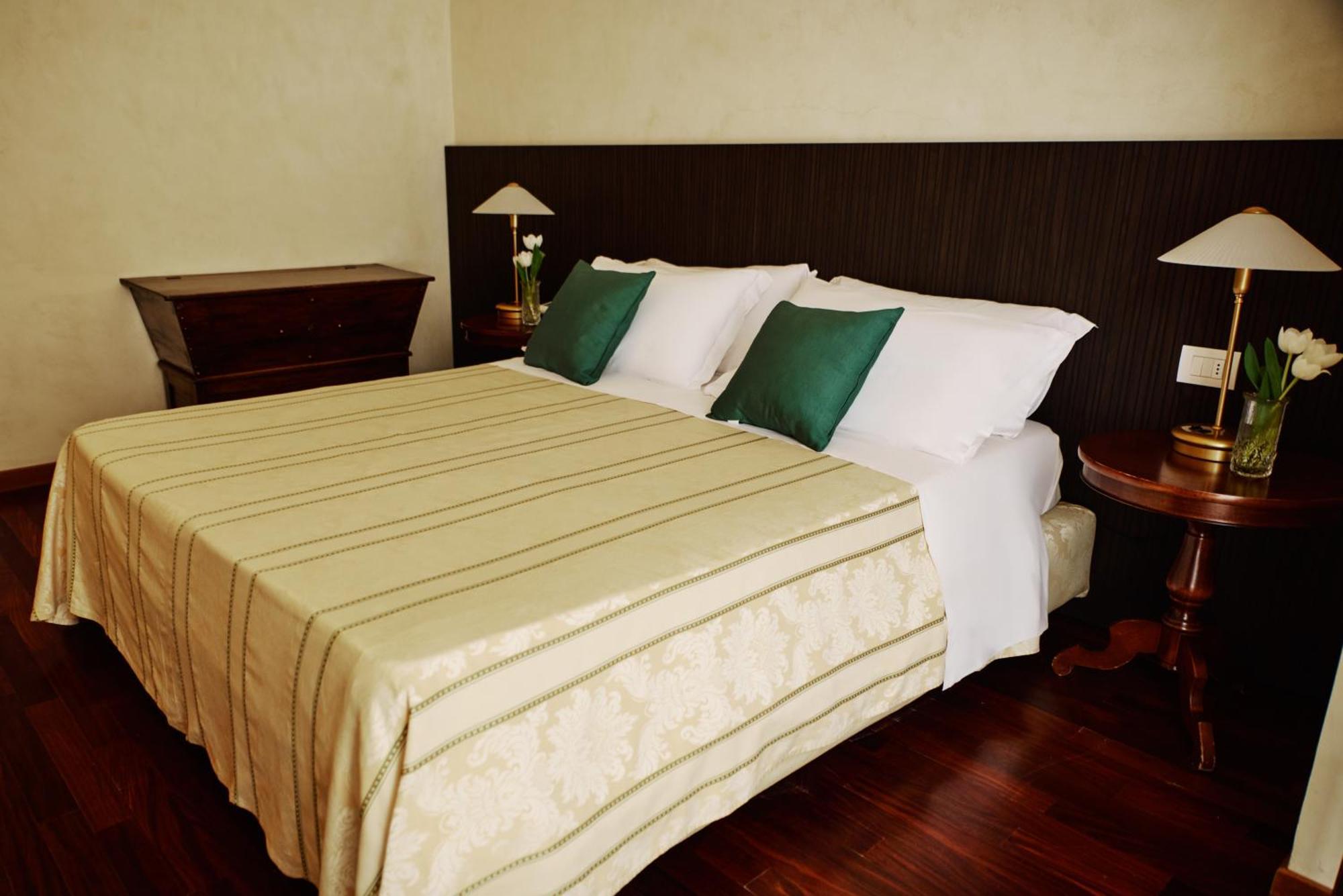 Hotel Negresco Cattolica Bagian luar foto