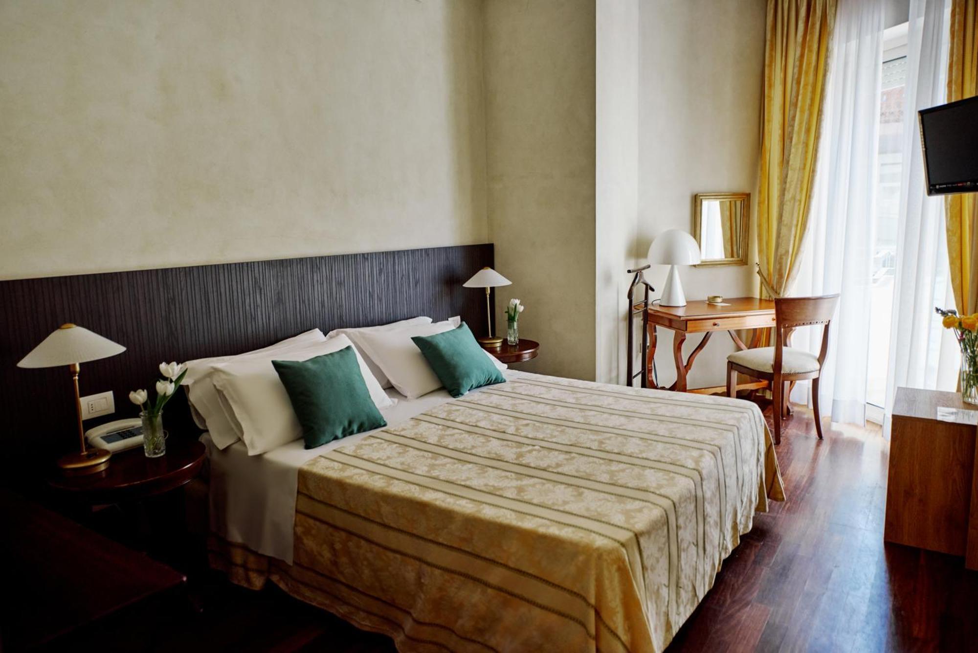 Hotel Negresco Cattolica Bagian luar foto