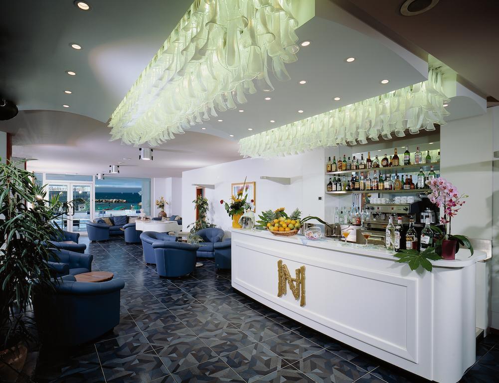 Hotel Negresco Cattolica Bagian luar foto