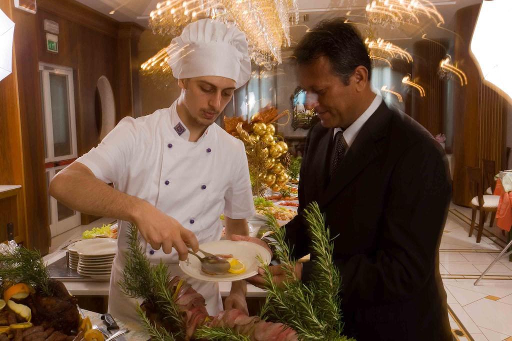 Hotel Negresco Cattolica Bagian luar foto